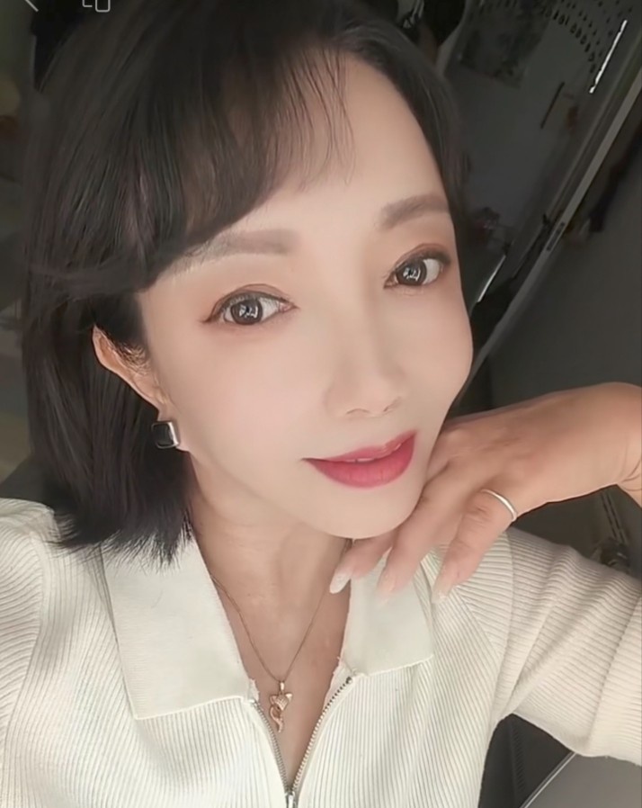 淄博短发气质少妇