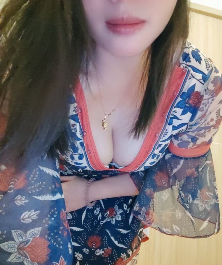 郫县大胸翘臀少妇