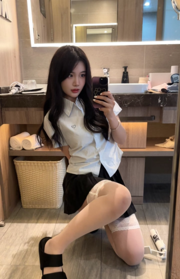 身材好服务棒的美女