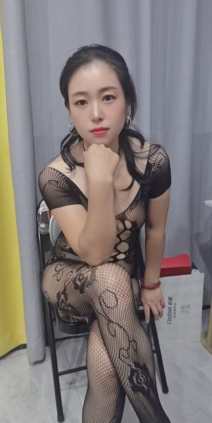 娇小少妇抱起来干