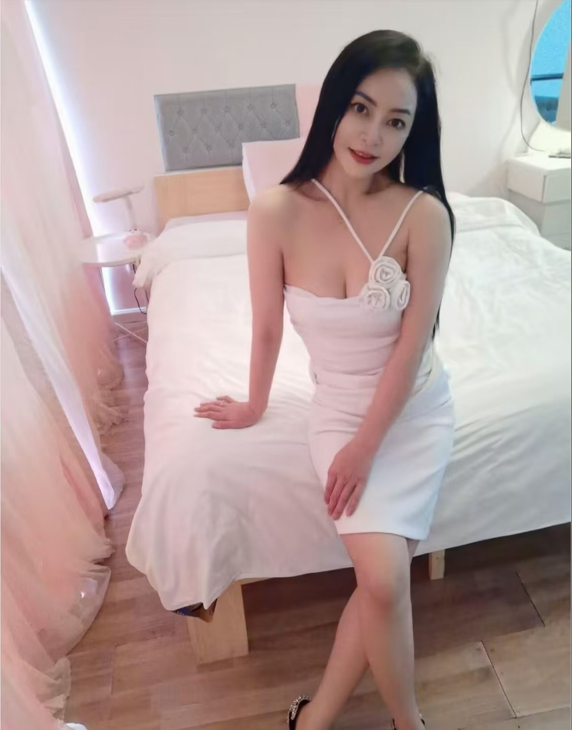 黑丝御姐芊芊