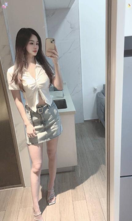 高挑大长腿模特梦舒