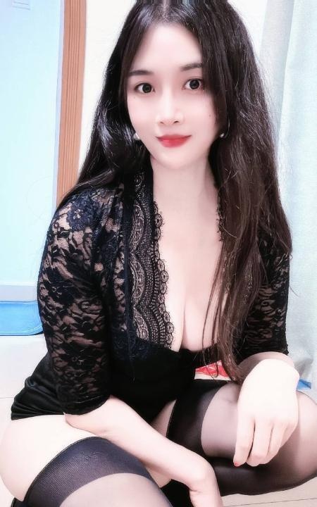 大胸翘臀风骚服务老师