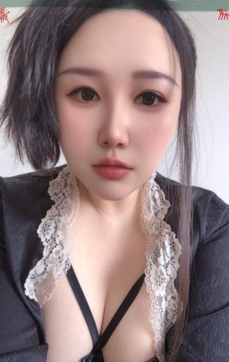 黑丝丰满小姐姐