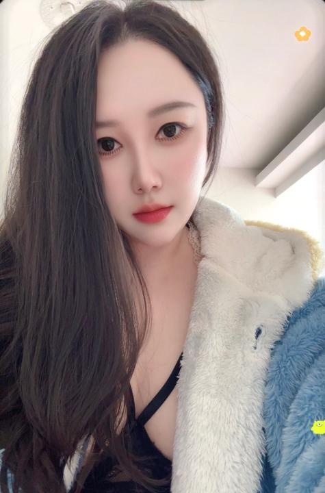 黑丝丰满小姐姐