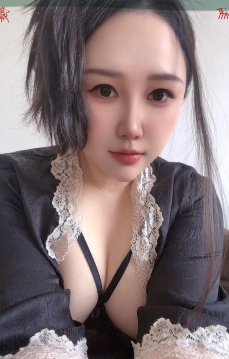 黑丝丰满小姐姐