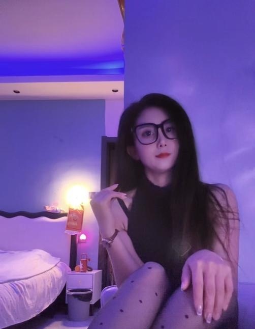 黑丝秋秋老师