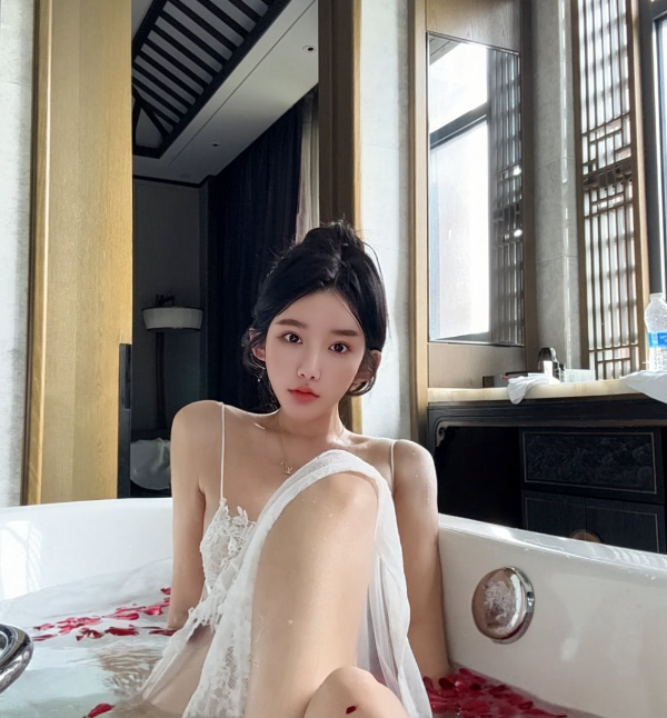 朝阳爆乳小妖精
