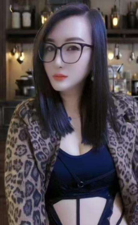 合肥眼镜姐