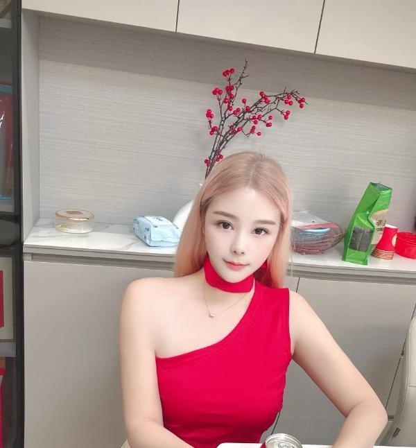 服务系气质小姐姐