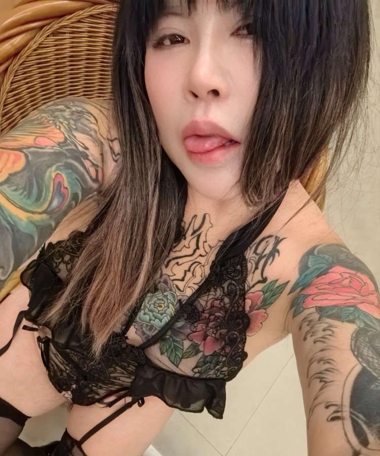 大奶活好的骚货
