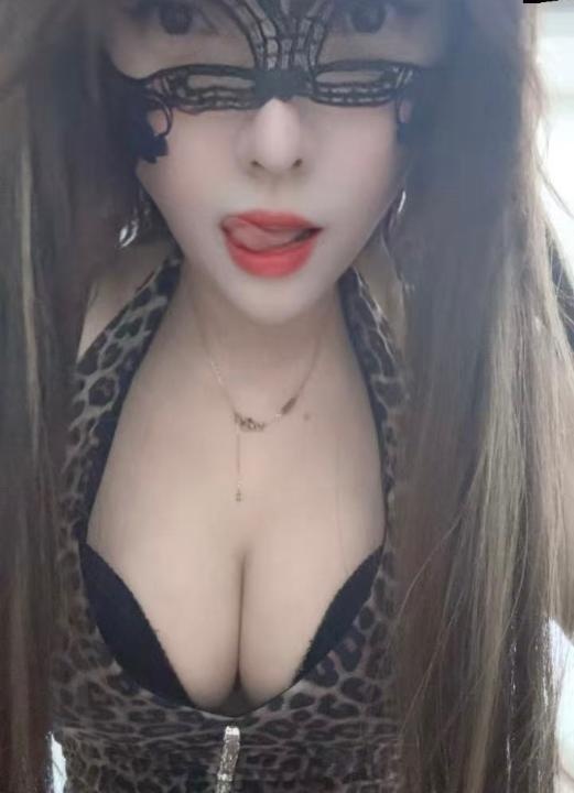 大胸翘臀骚熟女