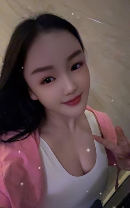 纯欲小姐姐依依