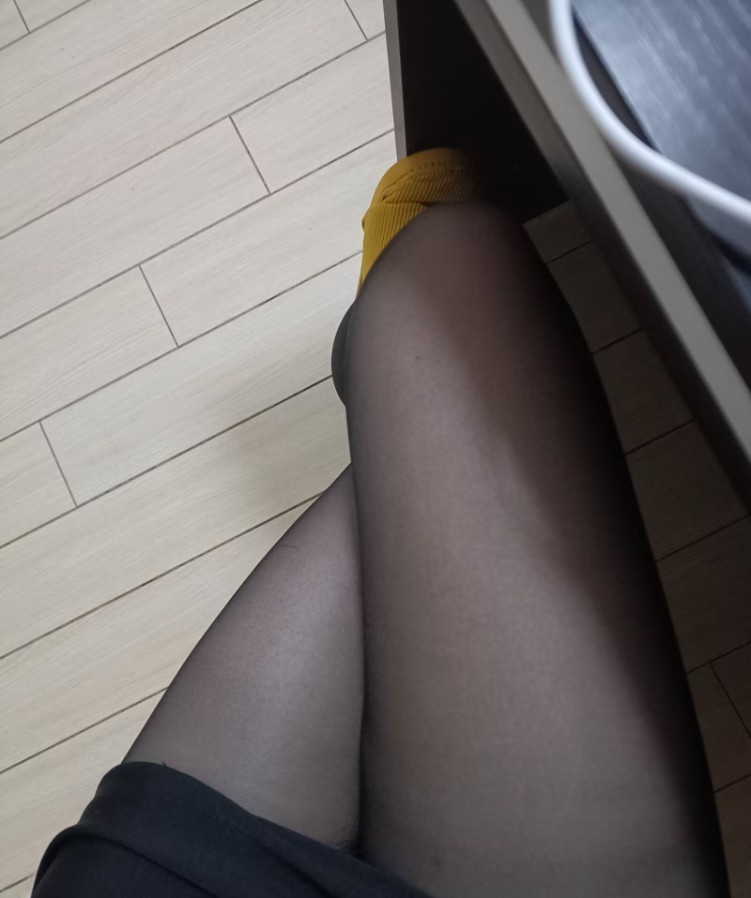 爱穿丝袜的小鱼