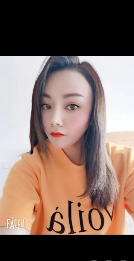 平时做医美偶尔兼职老妹