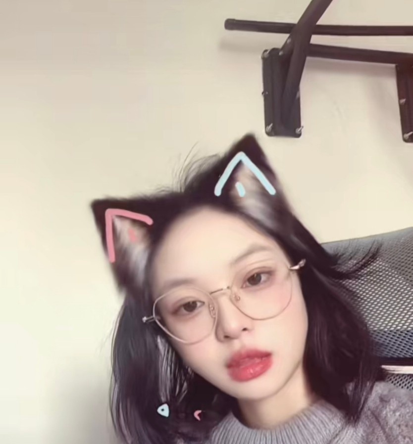台州甲北街刚成年的精神小妹