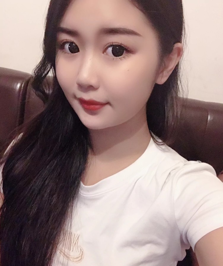 莲湖可爱甜姐姐