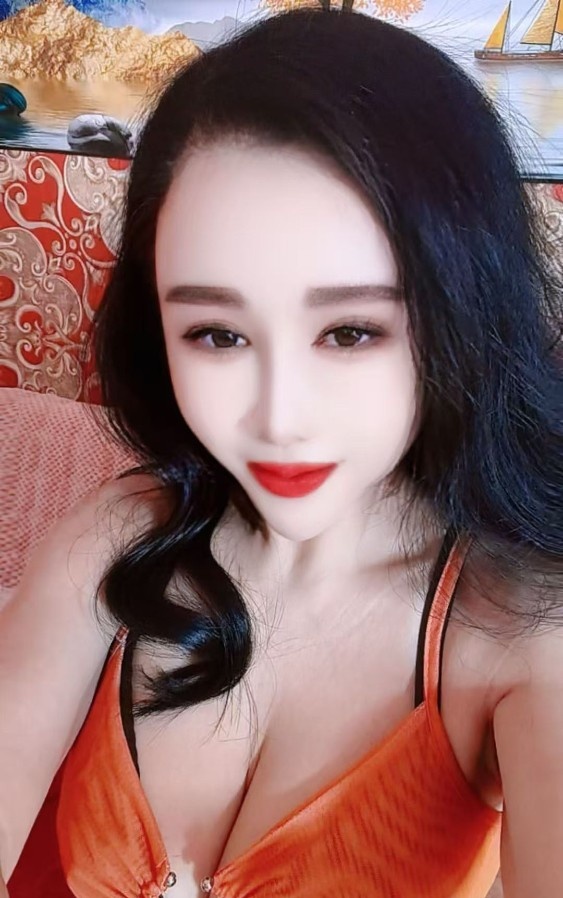 丰满大胸少妇