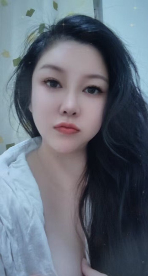 气质型翘臀小少妇