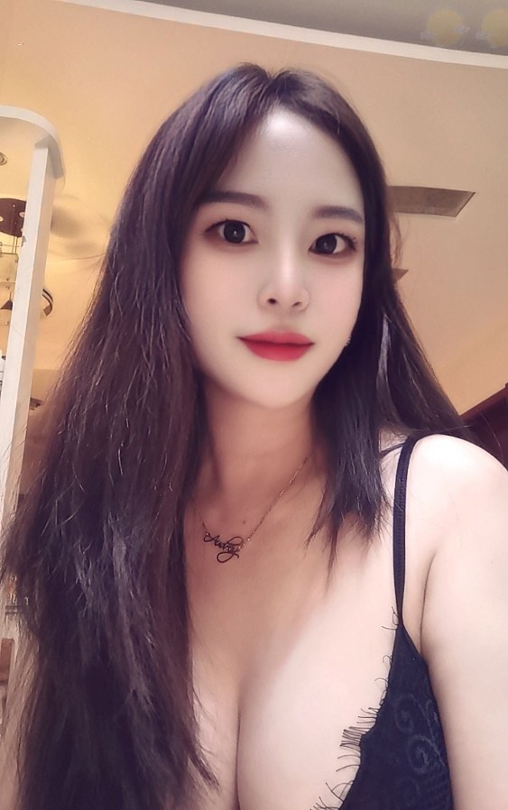 龙首原性感黑丝御姐