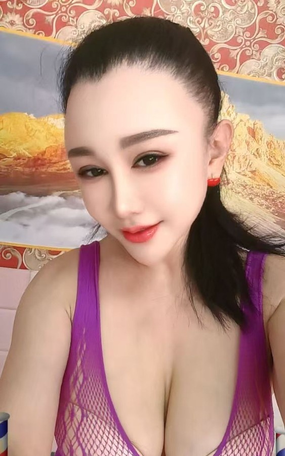 大胸服务系少妇