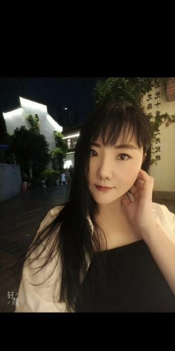 皮肤光滑微胖三通少妇