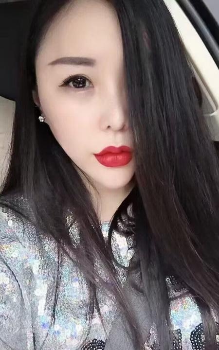 丰满肥臀小野猫