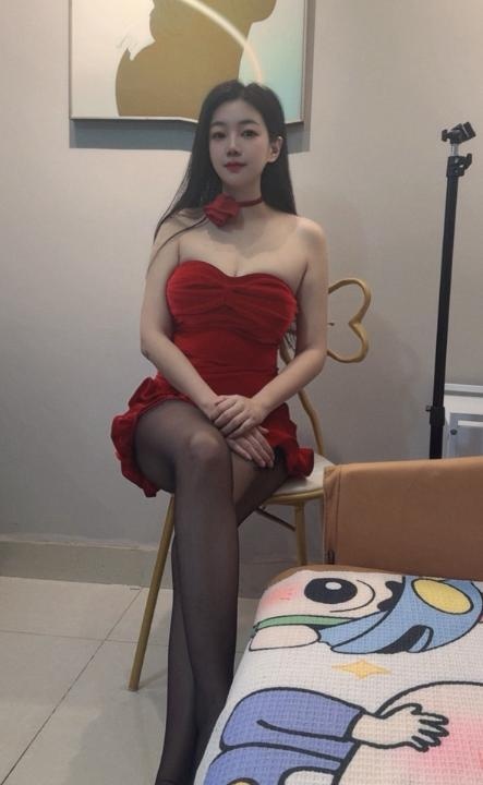 红衣舞娘