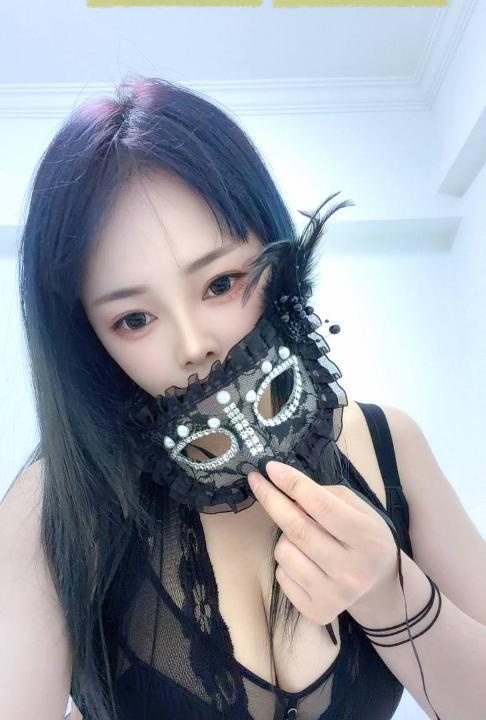 肤白大奶吉吉
