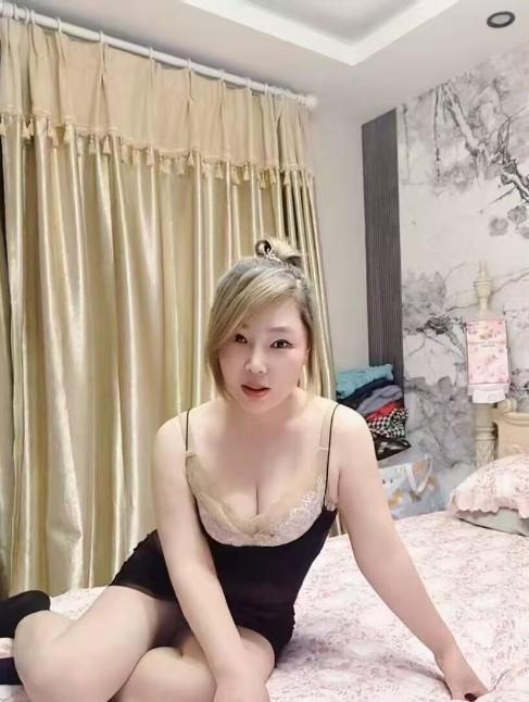 小骚妇巨臀一线天