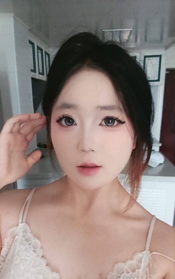 初下海嫩妹