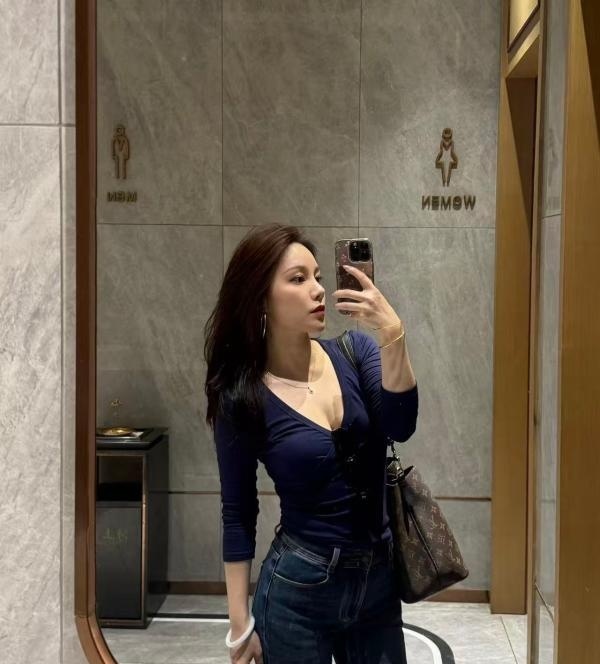 口爆美乳翘臀御姐