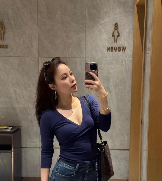 口爆美乳翘臀御姐