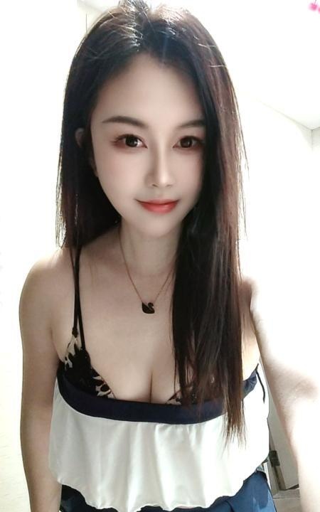 苗条性感少妇