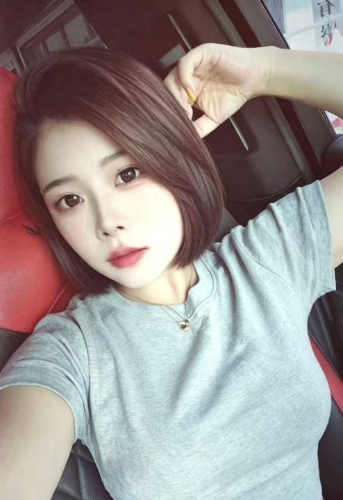 短发韵味轻少妇