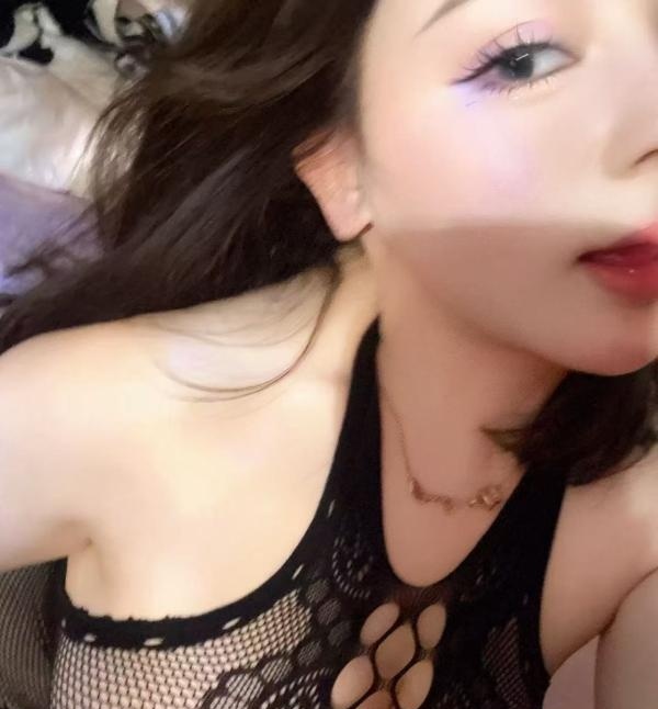 可吻天热D胸妹