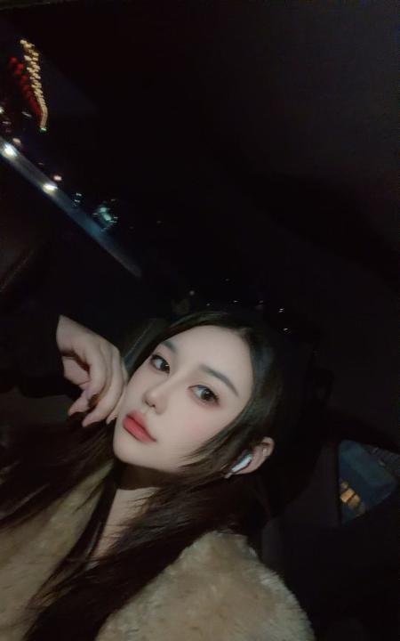 E罩杯御姐依依