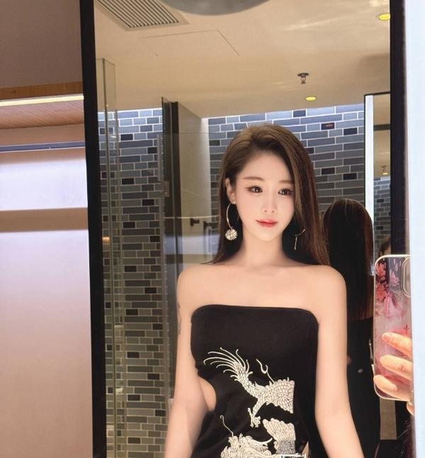 皮肤白嫩颜值萱萱老师