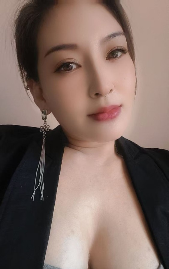 再次出击大奶姐姐