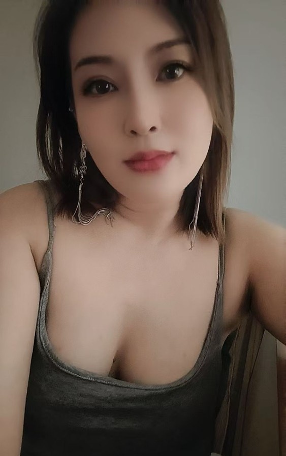 再次出击大奶姐姐
