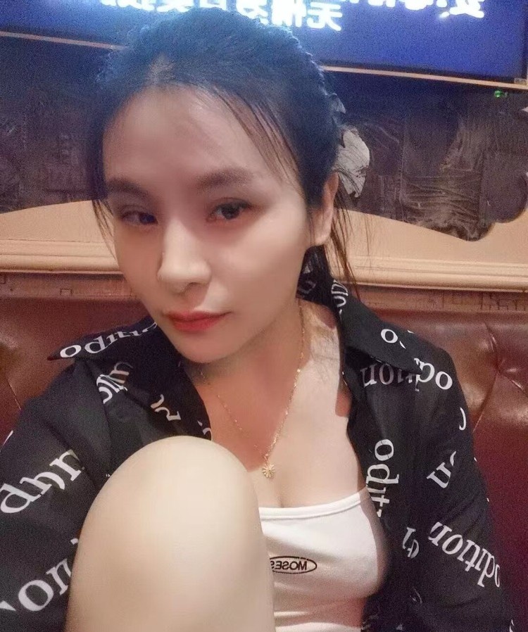 汉口舌吻妹子卡哇伊