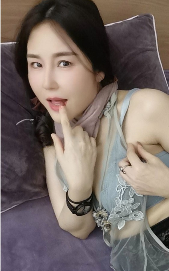 三桶吞精老板娘