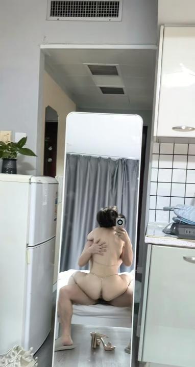 丰满邻家小骚妹