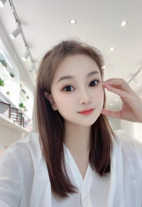 小家碧玉性感身材苏沫