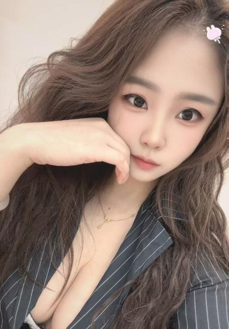 浦东骚货大白兔暮暮