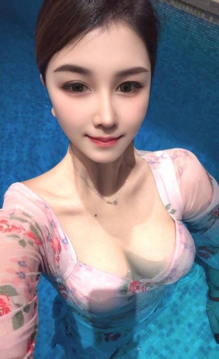 黑丝OL制服风骚妹子