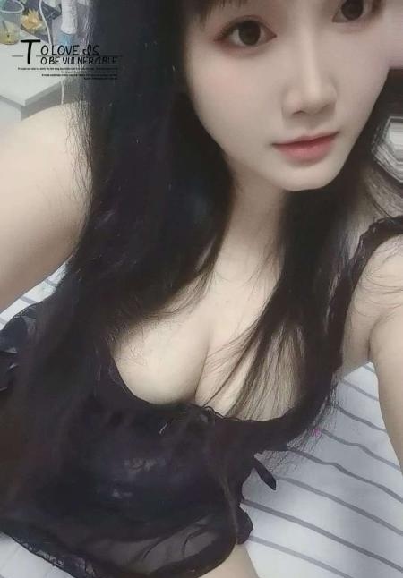 带眼镜的白嫩少妇