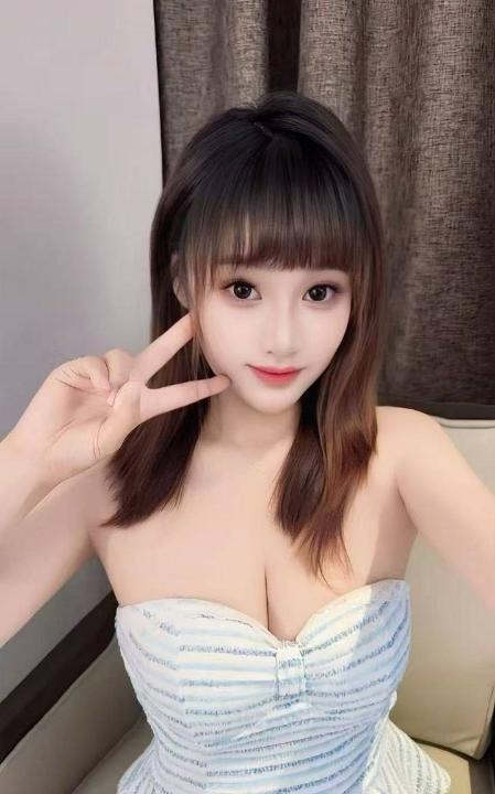 身材高挑风骚小姐姐