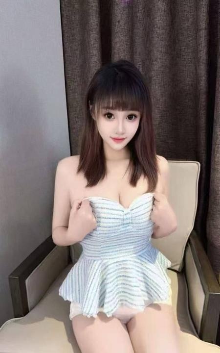 身材高挑风骚小姐姐
