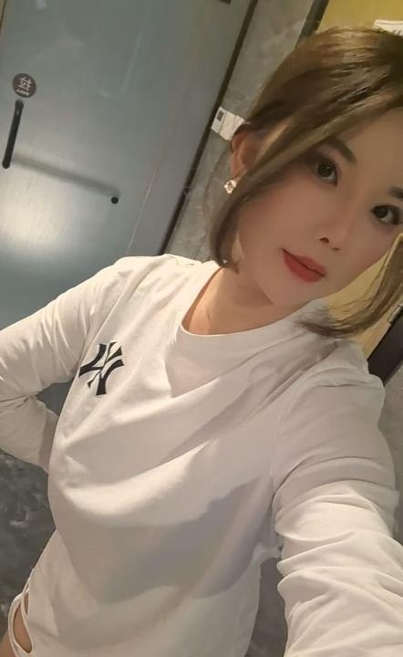 一个大奶的宝藏女孩